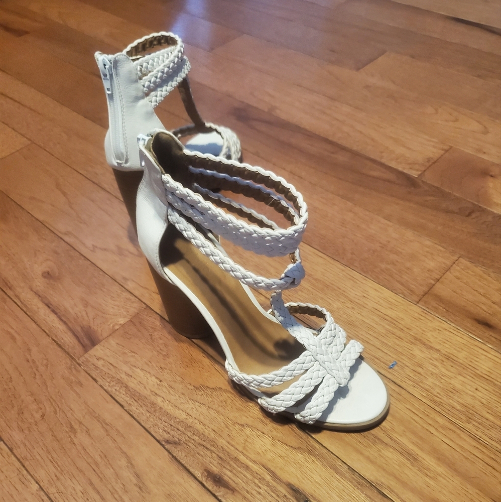 White sandals - Picture 2 of 4